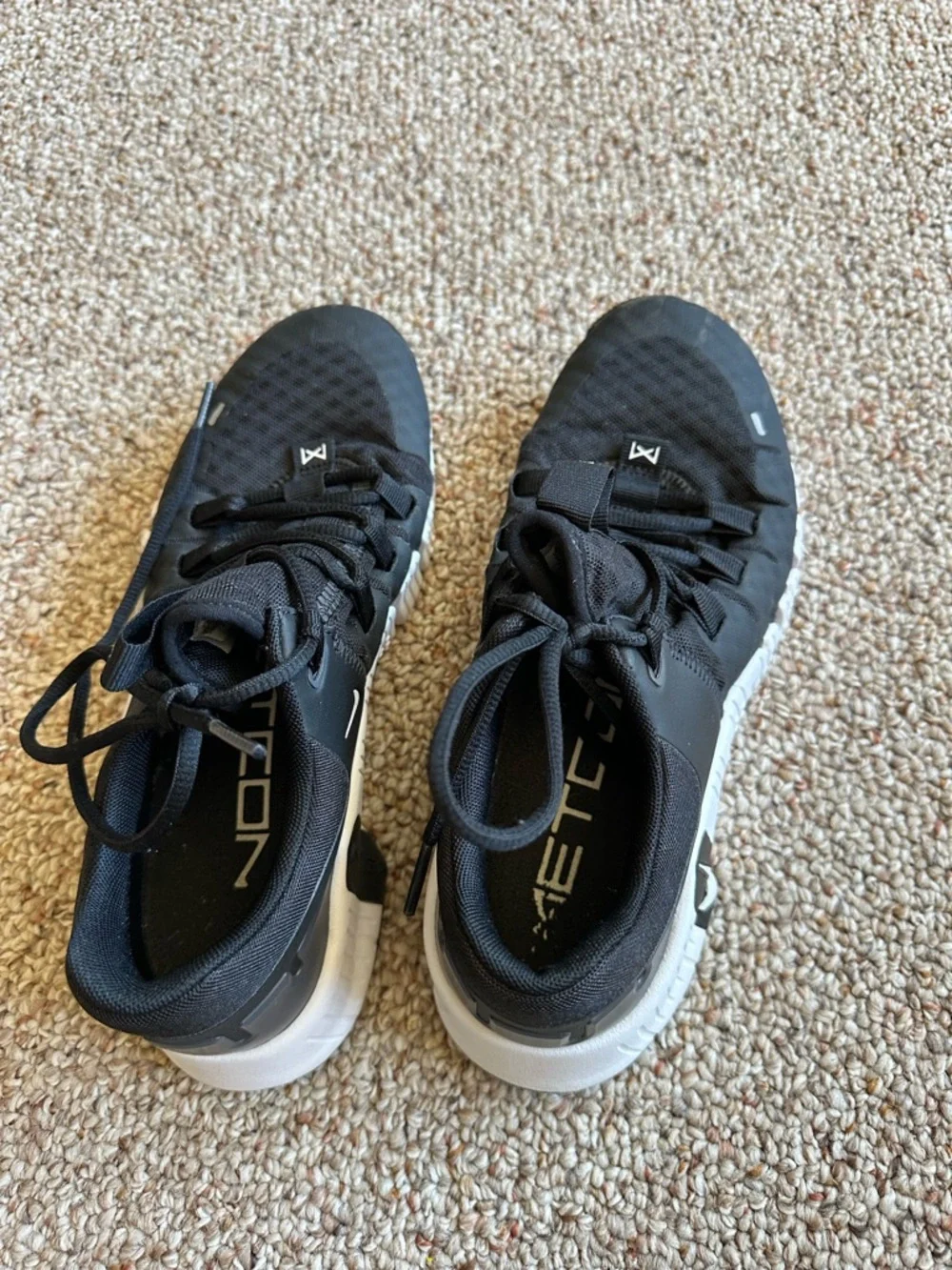 Nike Black and White Metcon 5 - Picture 2 of 7